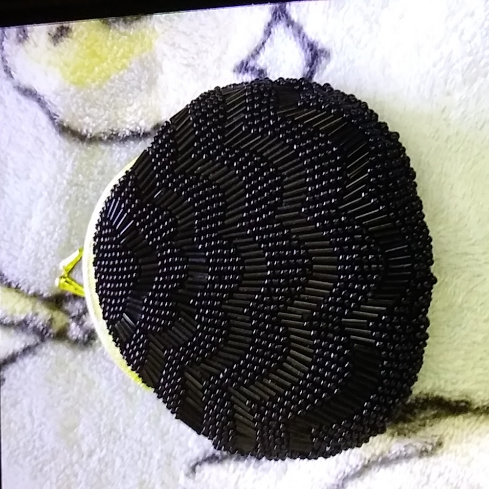 VGUC.  Vintage evening bag coin purse, black beaded kiss lock.